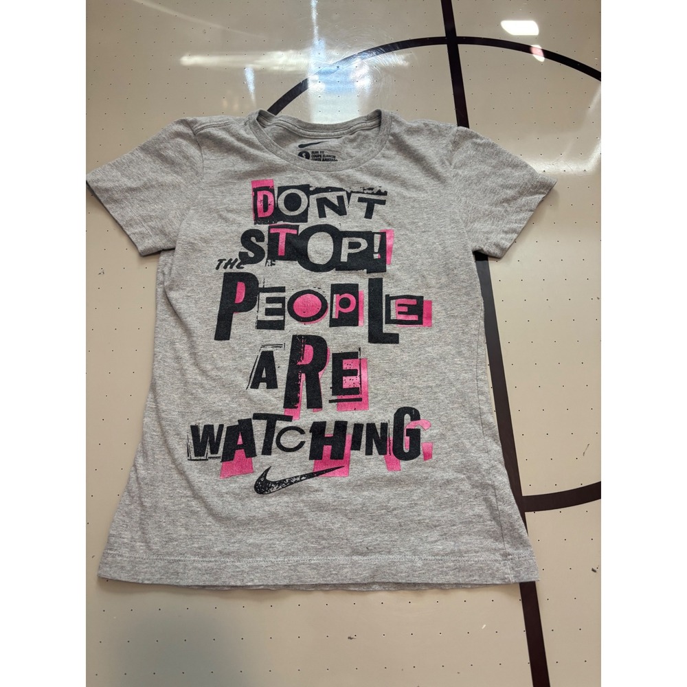 126 Nike Girls Slim Fit Graphic T-Shirt Gray Don't Stop People Are Watching S